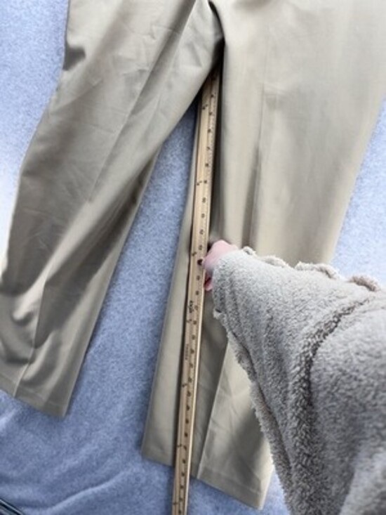 Hagger Mens Khakis Size 36x30 Classic Fit Beige Buttons Belt Loops Vietnam - Picture 10 of 11